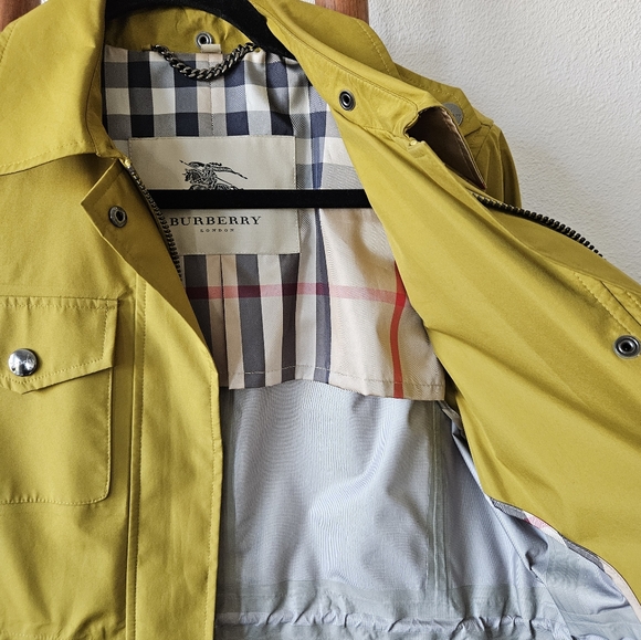 Burberry Mustard Gold Rain Jacket - Picture 9 of 16